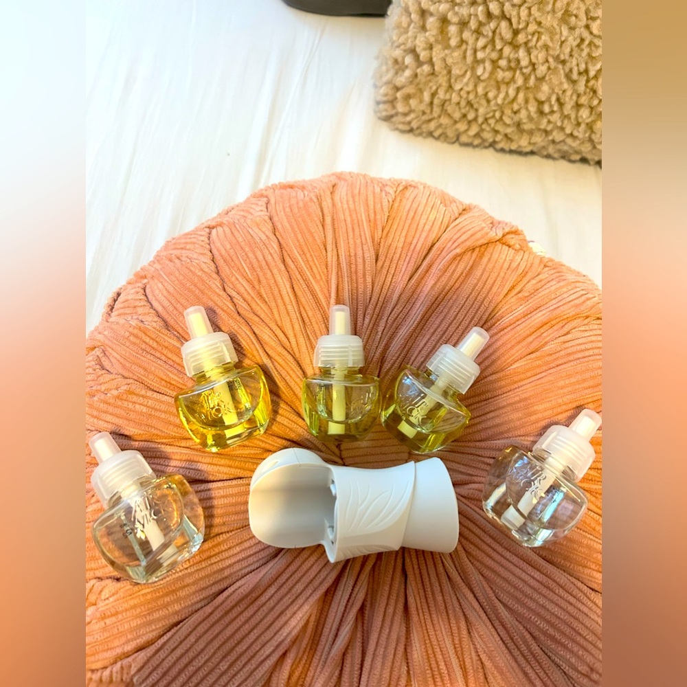 Air Wick 5 Scented Oil Refills & Warmer